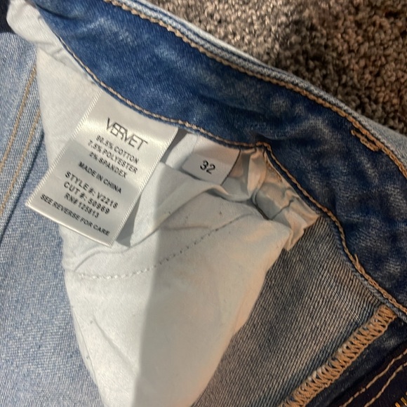 Woman Vervet jeans cuffed and distressed- plus size - Picture 3 of 4